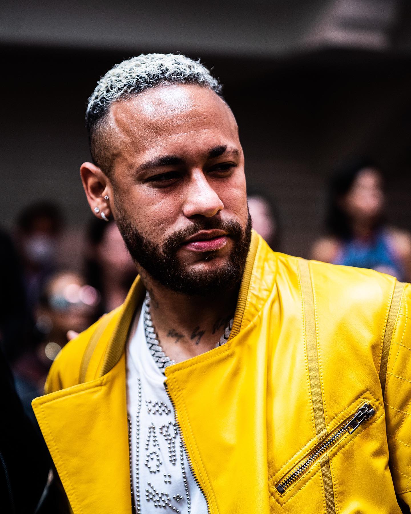 Neymar  acompanha de perto as novidades da alta costura no Paris Fashion Week