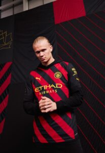 PUMA e Manchester City revelam a camisa reserva para a temporada 22/23