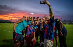 Spotify e Barcelona reúnem jogadores e músicos para celebrar parceria