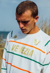 Venezia x Kappa lançam a camisa reserva para a temporada 22/23