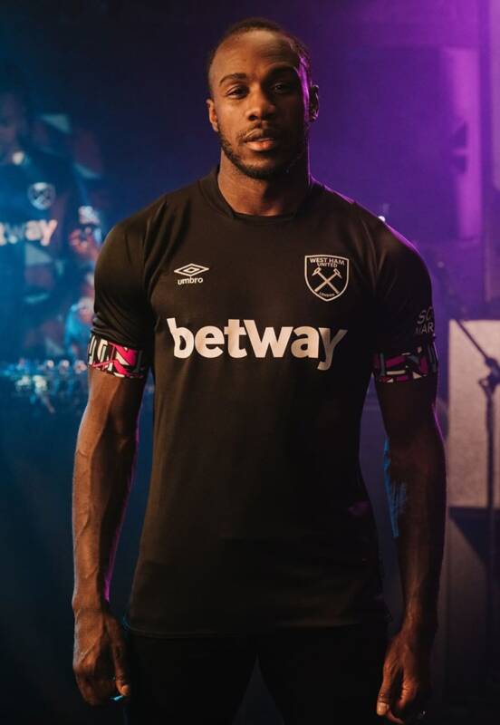 West Ham deve trocar Umbro por New Balance em 2026