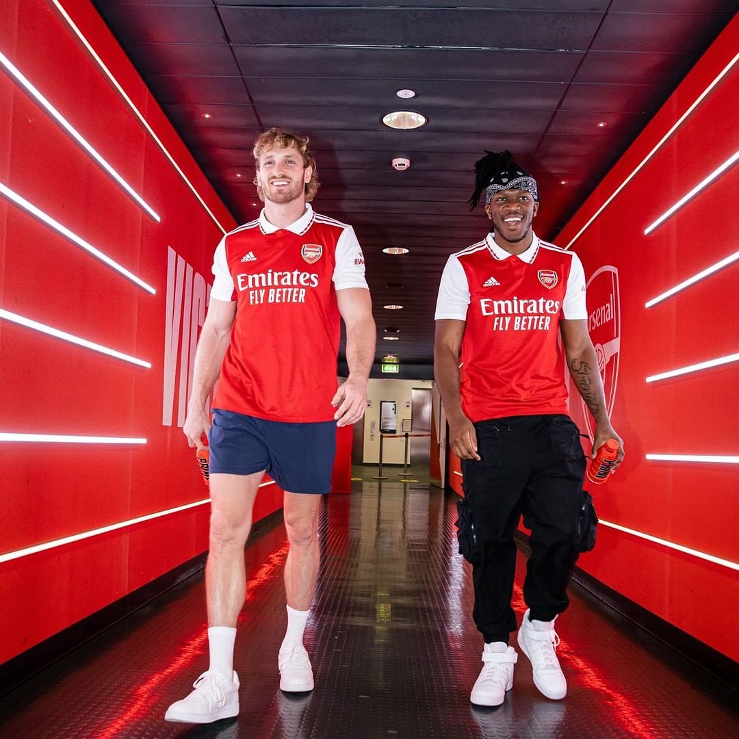 KSI e Logan Paul estiveram juntos visitando o estádio do Arsenal