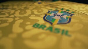 CBF e Nike divulgam oficialmente os novos uniformes da seleção brasileira; Batizada de “Veste a Garra”a divulgação tem: Djonga, Hariel, Cesinha, N.I.N.A, Febem e mais