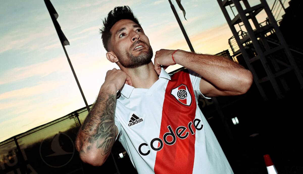Adidas lança a camisa titular do  River Plate para a temporada 22-23