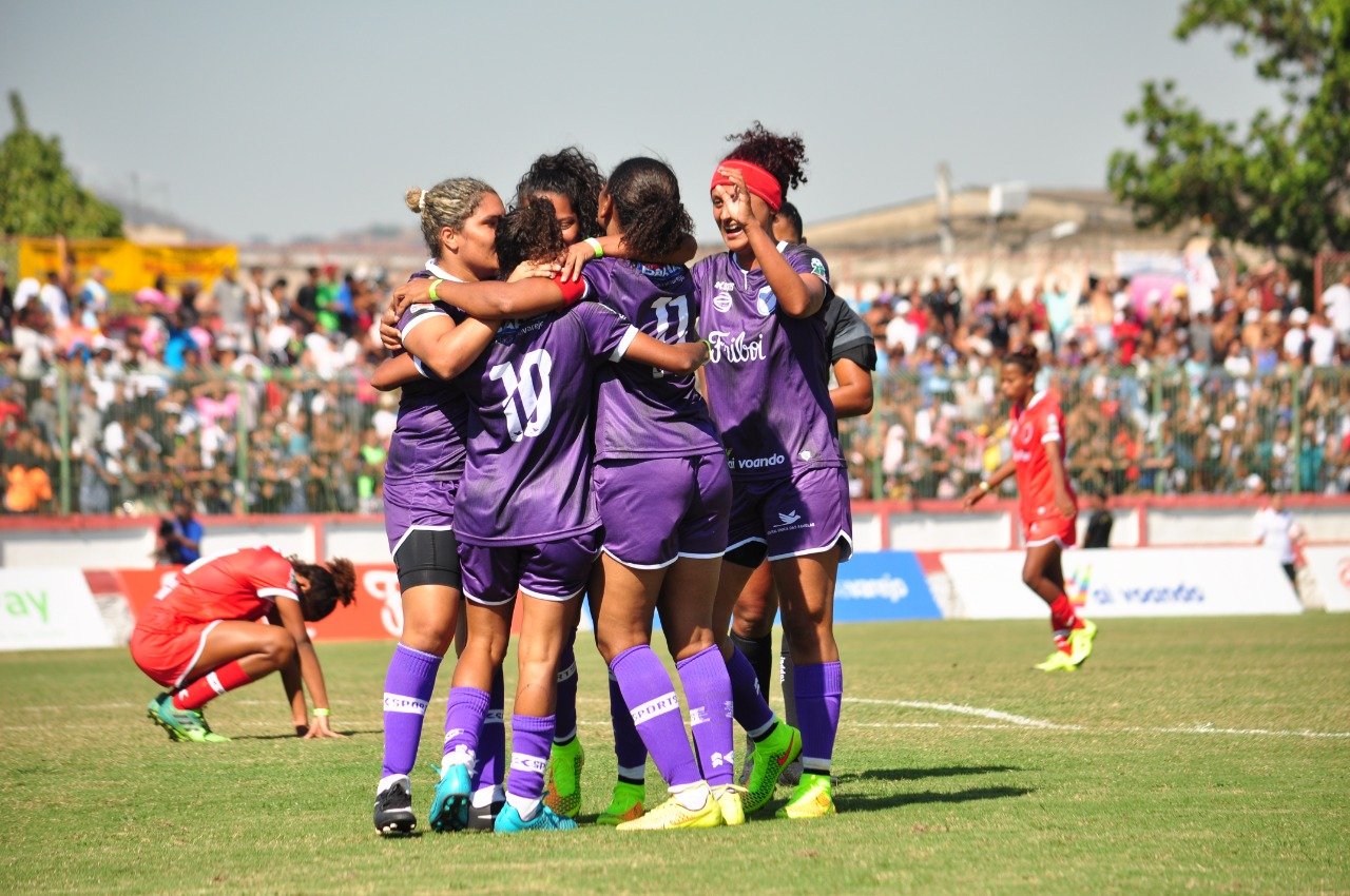 Futebol Feminino nas Periferias: Desafios e Oportunidades para as Mulheres no Esporte