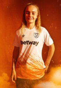 Umbro lança a terceira camisa do West Ham United 22/23