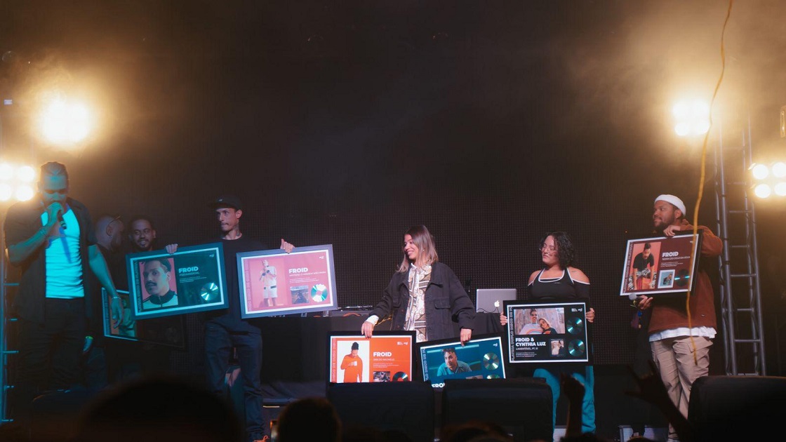 Froid recebe Disco de Diamante pelo álbum “O Pior Disco do Ano”