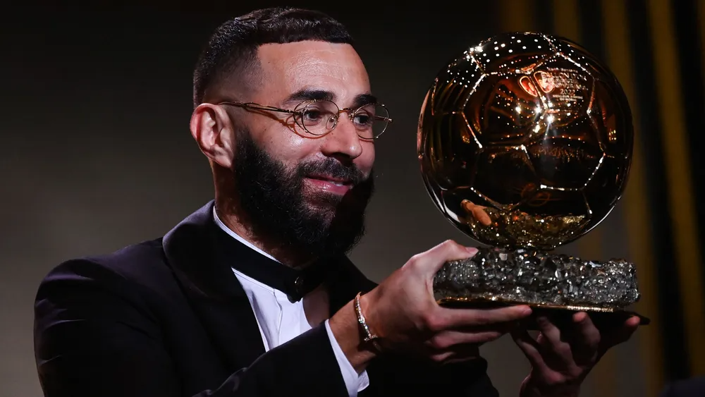 Ano de Ouro!! Benzema sagrou-se vencedor da Bola de Ouro de 2022