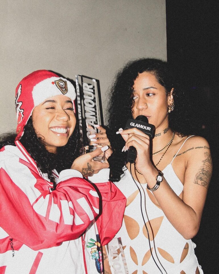 Tasha e Tracie vencem o prêmio  Geração Glamour na categoria “Cantoras revelação”