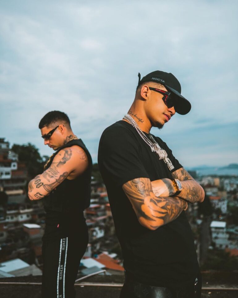 Mc Maneirinho lança o videoclipe “Santo Amaro” com participação de Filipe Ret