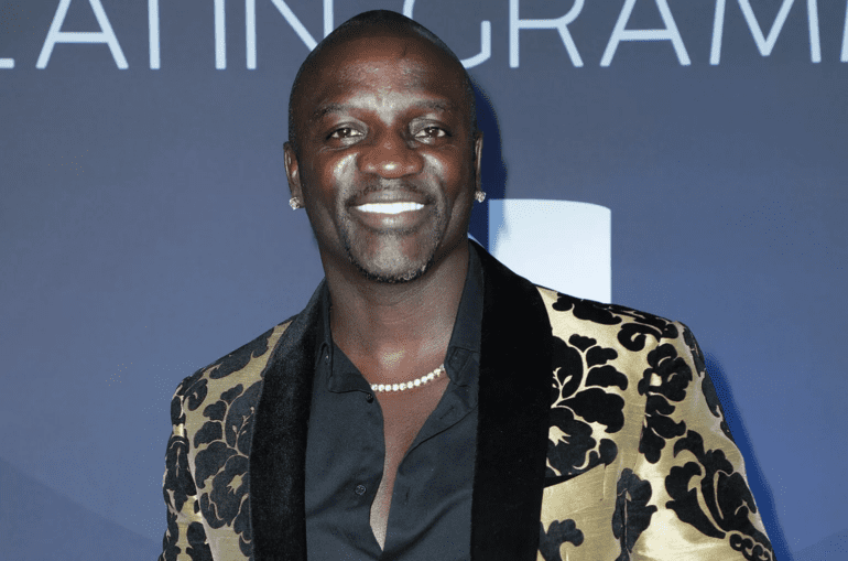 Akon explica o porque de não ter assinado com Moneybagg Yo