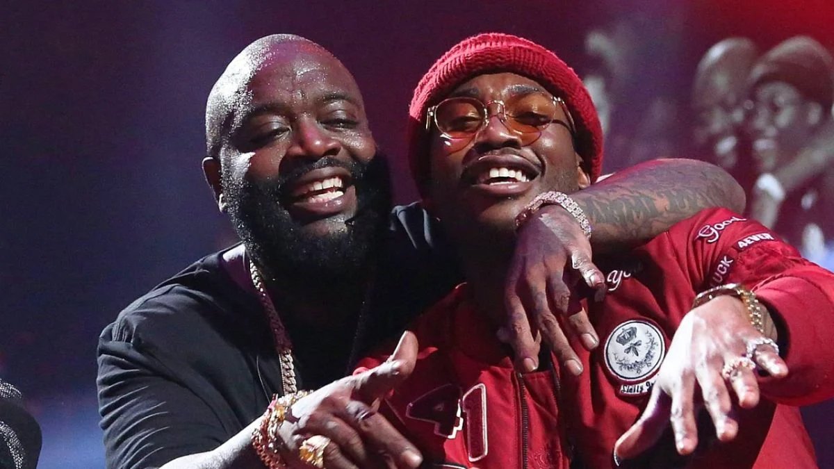 Meek Mill e Rick Ross se reuniram no palco na Filadélfia; dupla colocou fim nos boatos sobre possível treta