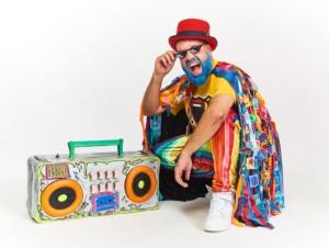 Rapper Renan Inquérito apresenta o single “Super Hip-Hop”; faixa faz parte do seu próximo disco que busca conectar o público infantil com o hip-hop