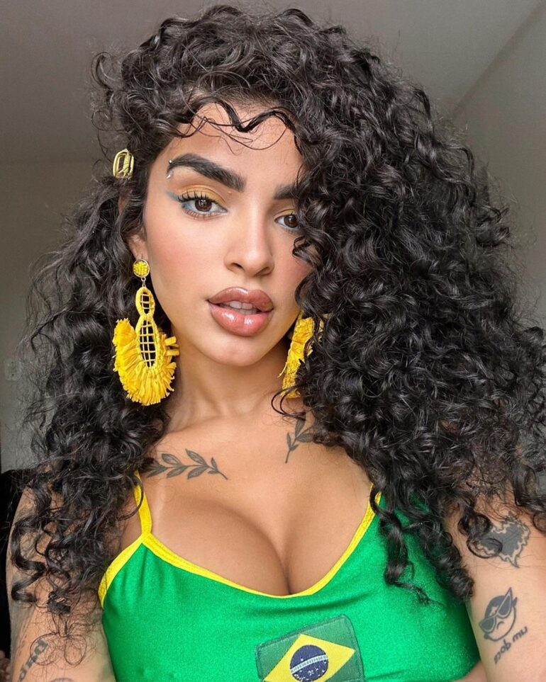 Bianca  é sucesso no  Brasil e Portugal; cantora acumulou 108 milhões de plays no Spotify