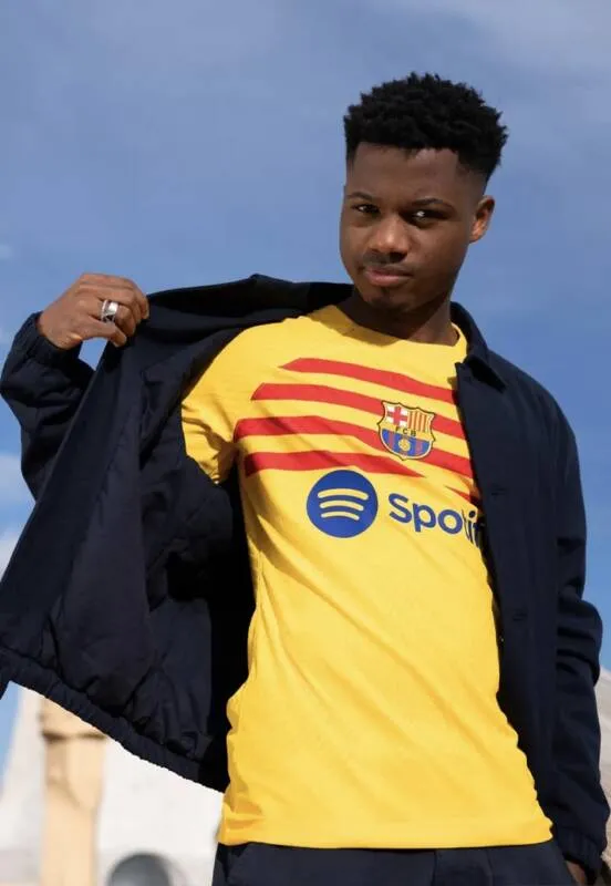 Barcelona revela a quarta camisa 22/23 ‘Senyera’