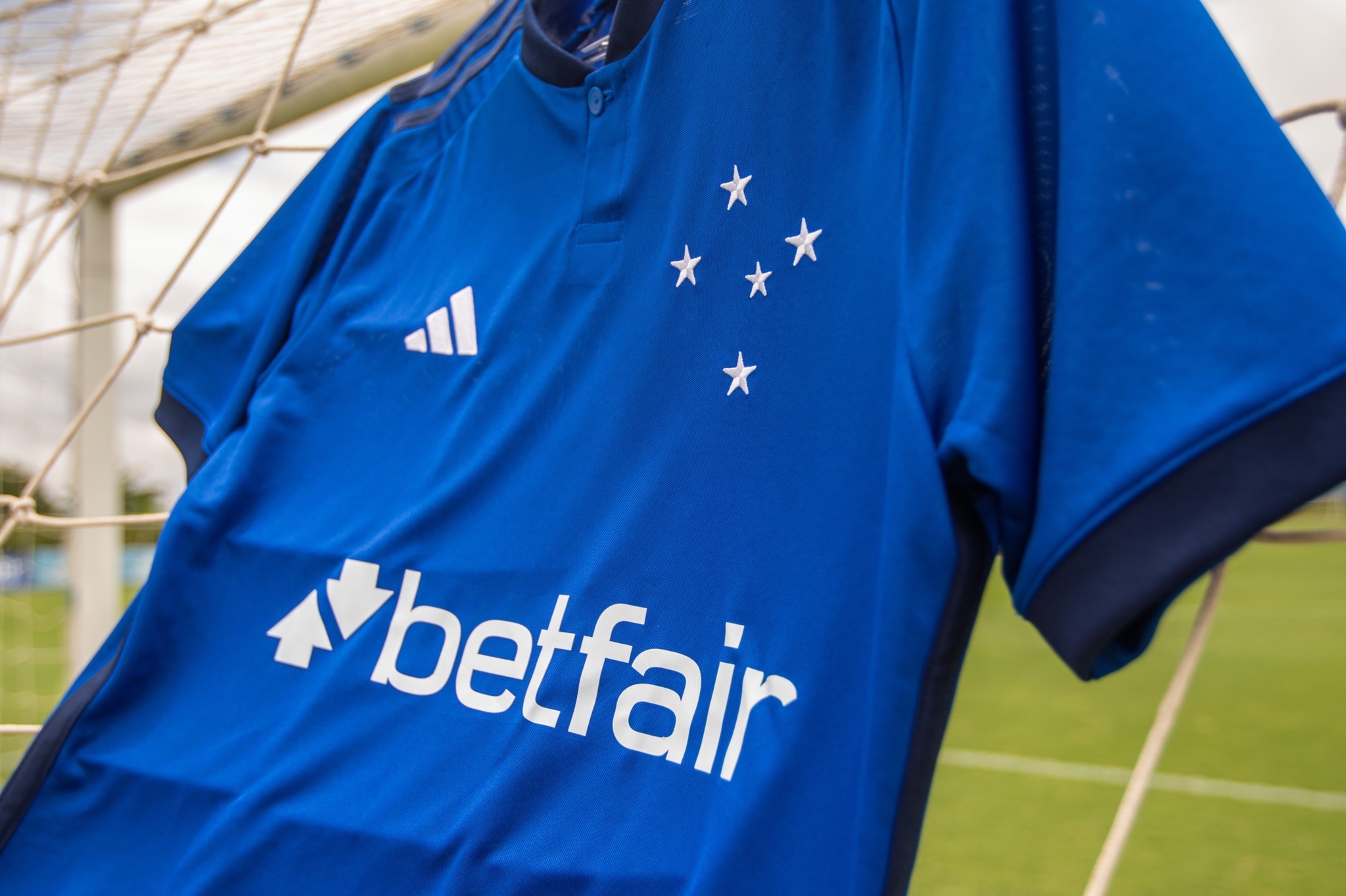 Cruzeiro anuncia Betfair como novo patrocinador máster; parceria turbina Raposa na volta à Série A