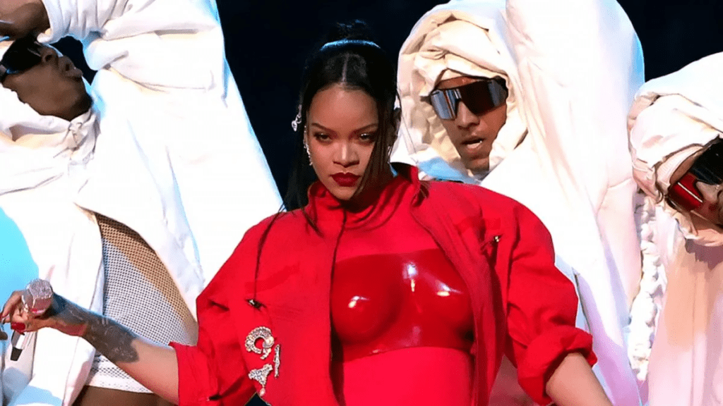 Rihanna reflete sobre maternidade e seus filhos RZA e Riot