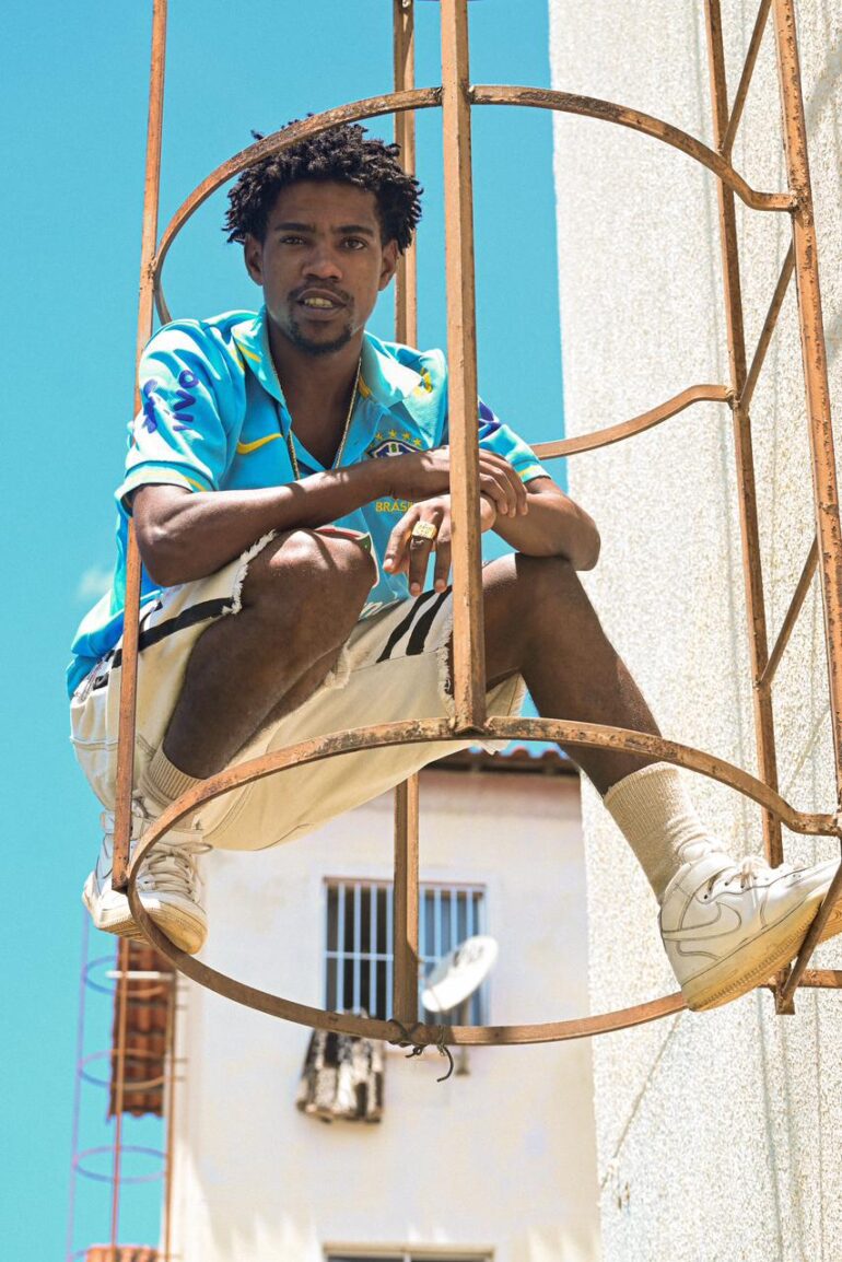 Revelado pelo cantor Ferrugem, rapper Robinho Duó lança seu novo single ”Bagulho Doido”