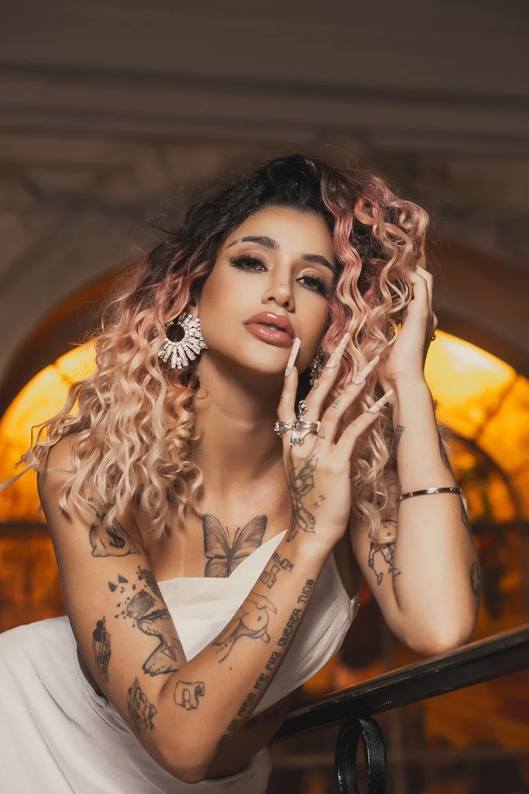 Azzy anuncia novo EP “Lovezy”