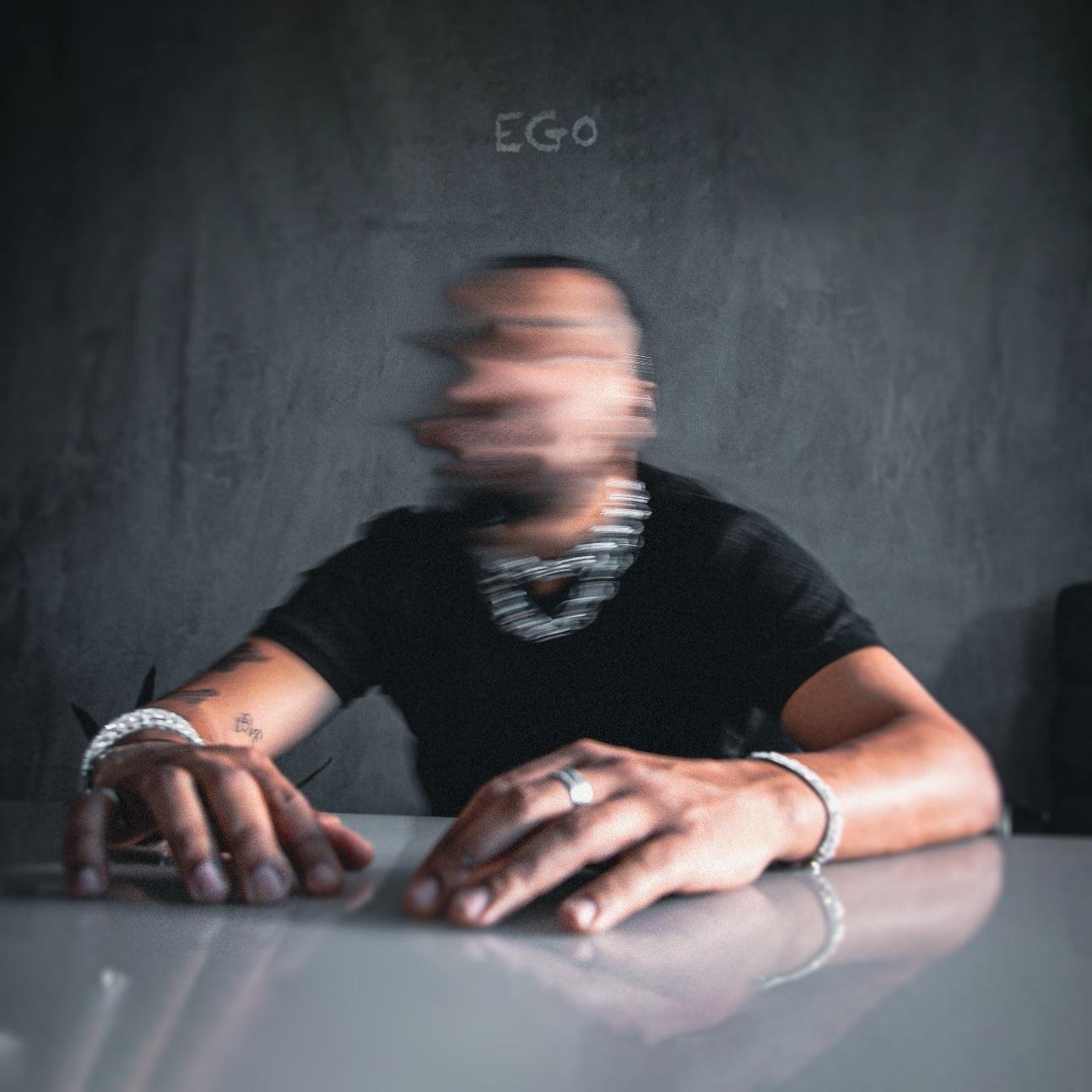 Froid lança o álbum “Mr. Ego”