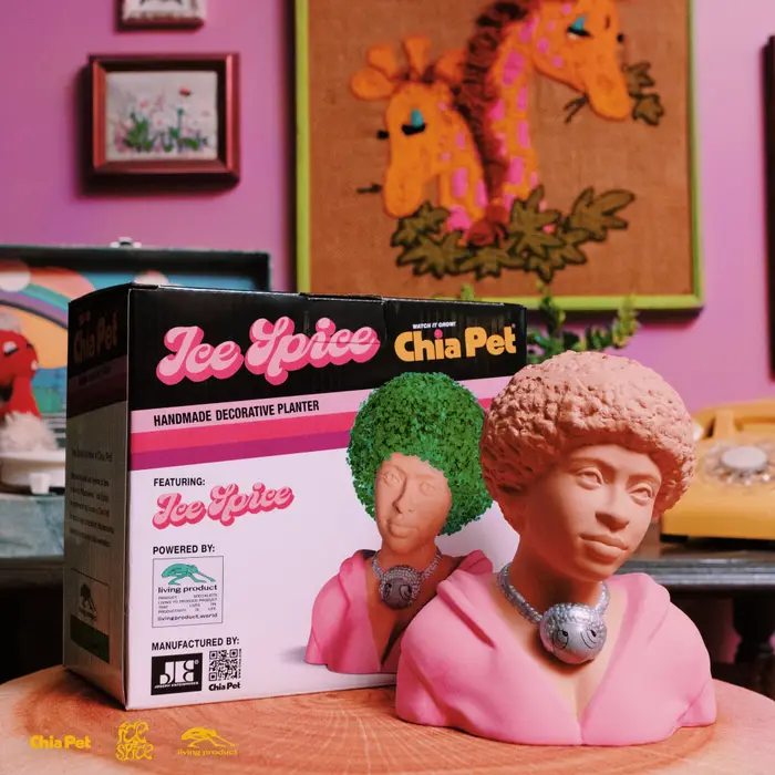Ice Spice e Chia Pet Surpreendem os Fãs com Colaboração Única