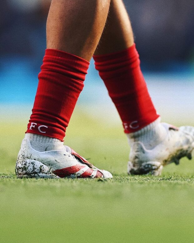 Vazou: Nova Adidas Predator 2024 foi a campo nos pés do Alexander-Arnold, veja os detalhes