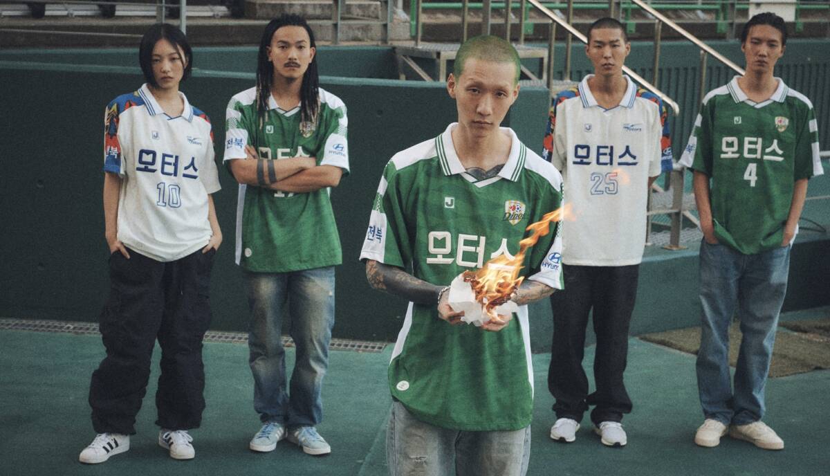 Over The Pitch Revela Última Coleção em Parceria com Jeonbuk Hyundai, Resgatando o Estilo Clássico da Temporada 00/01