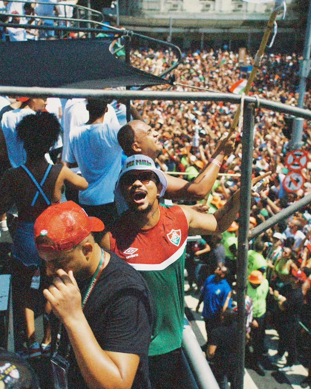 Xamã Celebra o Título do Fluminense na Libertadores em Dia de Sol e Festa no Rio de Janeiro