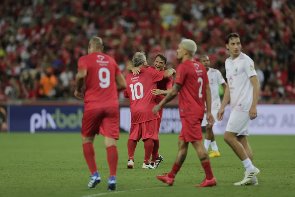 Deu Time Vermelho no Zico All-Star Game 2023: Vitória Memorável no Maracanã