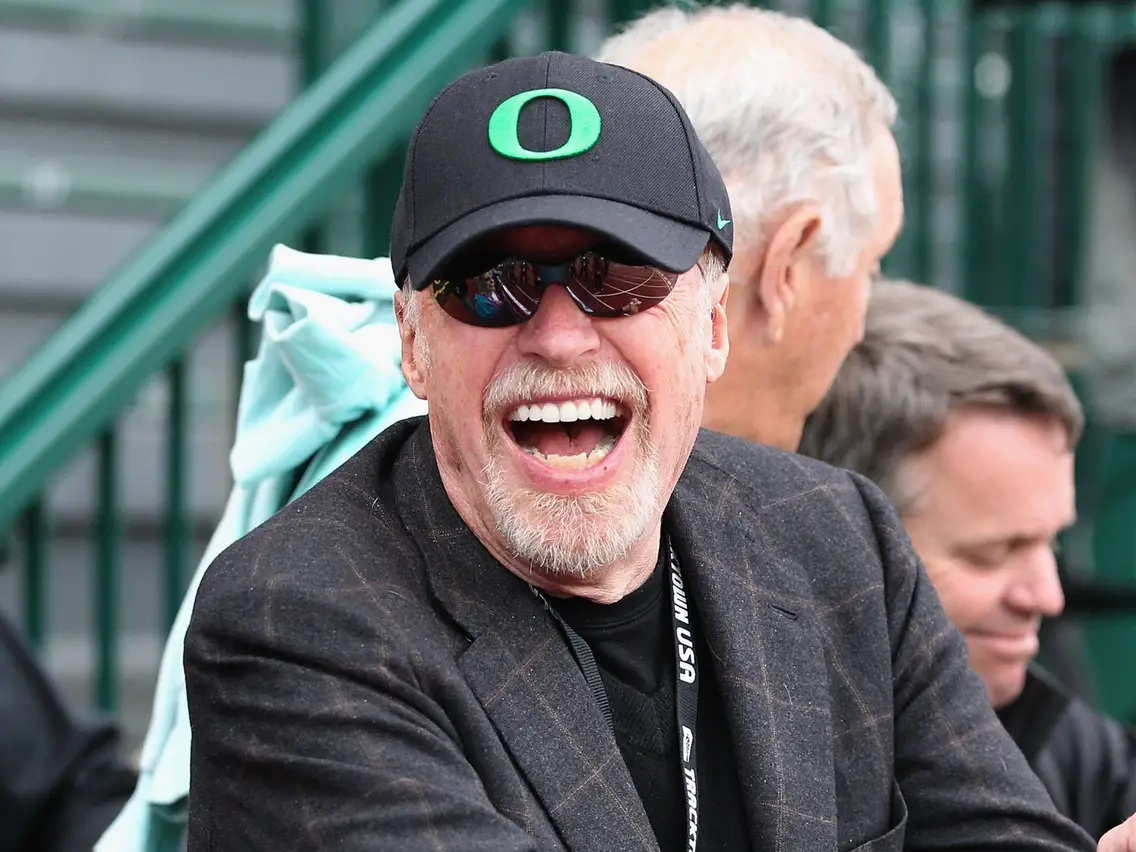 Da Pista à Sala de Aula: A Fascinante Jornada de Phil Knight, Cofundador da Nike