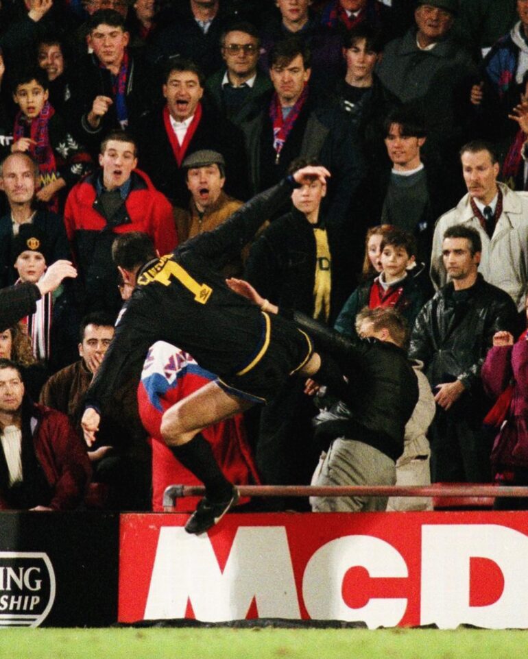 Há 29 anos: Eric Cantona e a Voadora que Marcou Época no Futebol