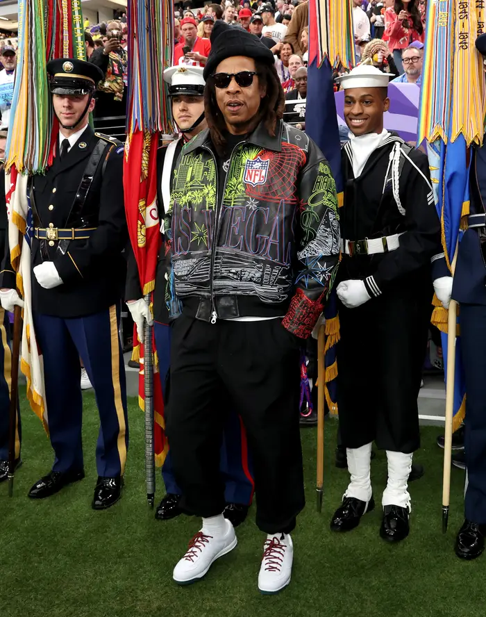 Jay-Z Surpreende Fãs Usando Tênis Reebok S. Carter no Super Bowl LVIII