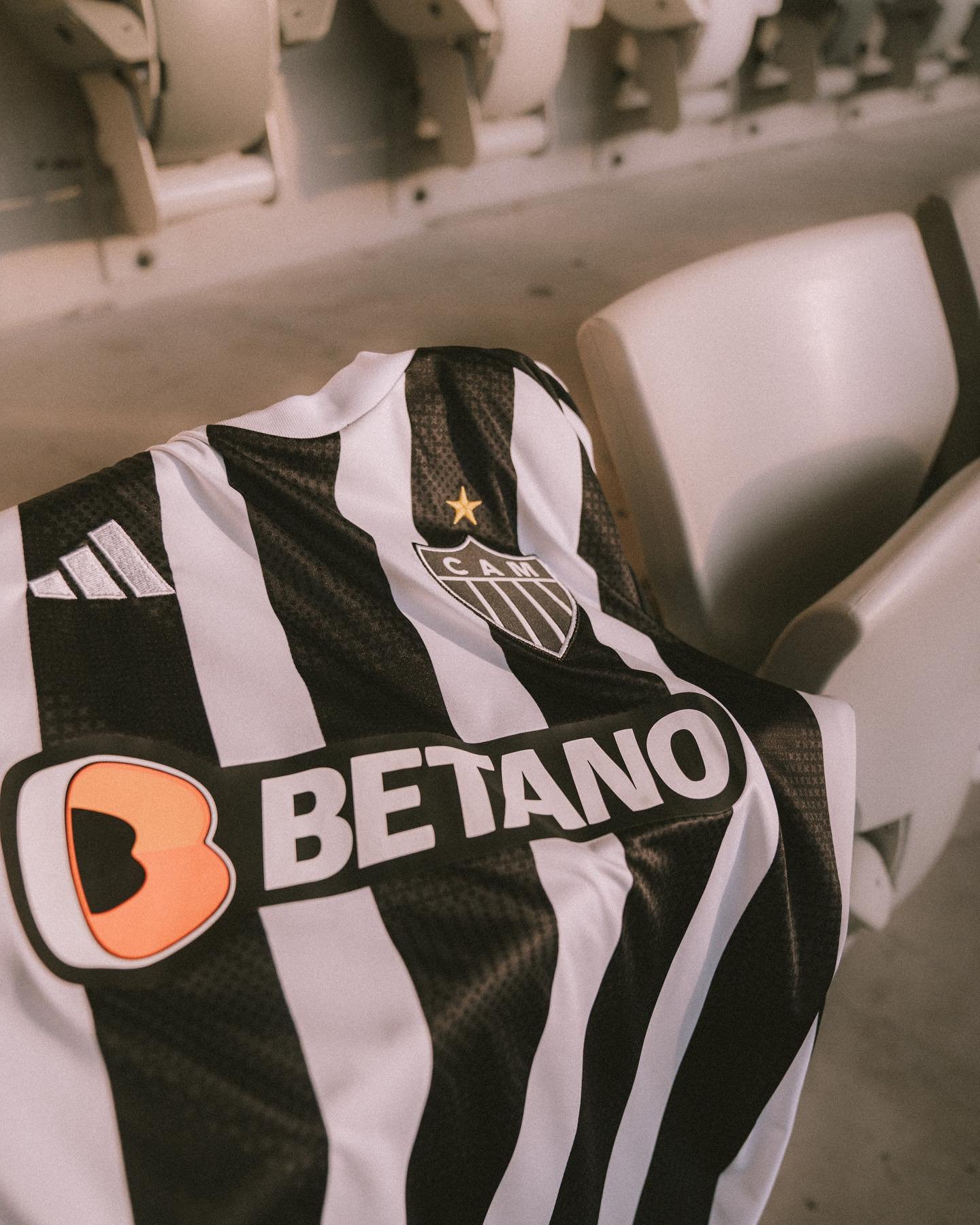 Camisa titular do Atlético Mineiro para 2024-2025 celebra pioneirismo do Galo