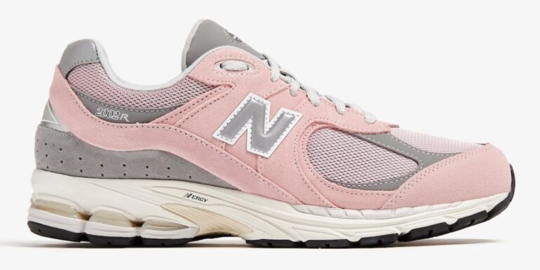 Este é o New Balance 2002R “Orb Pink”