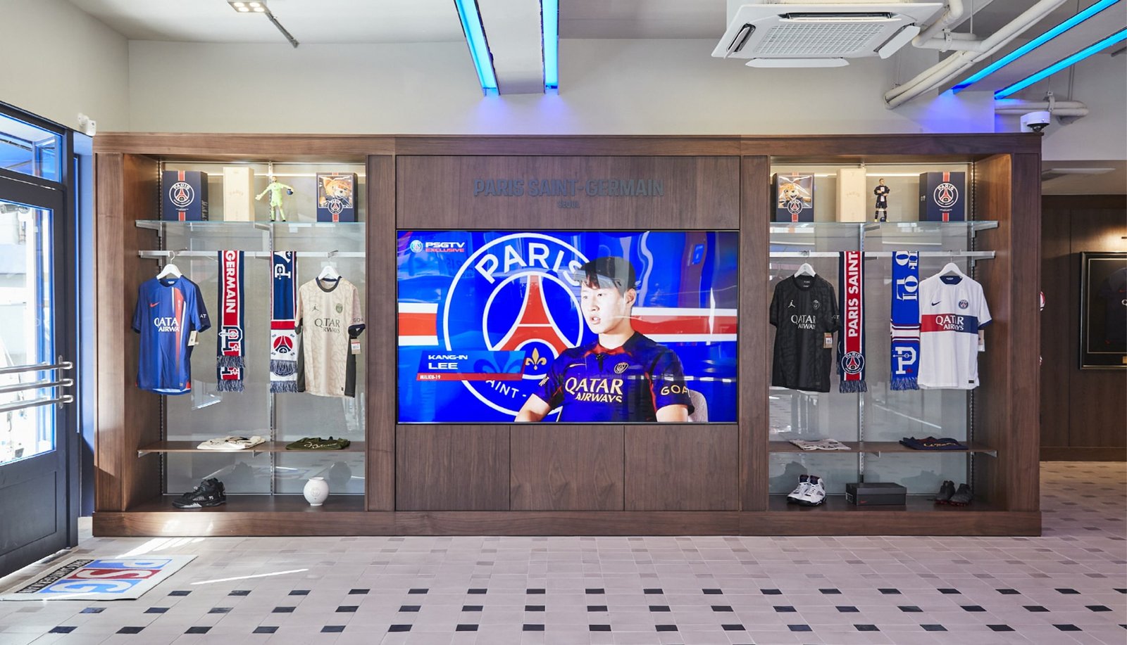 PSG Inaugura Novo Café, Bar e Loja Âncora em Seul