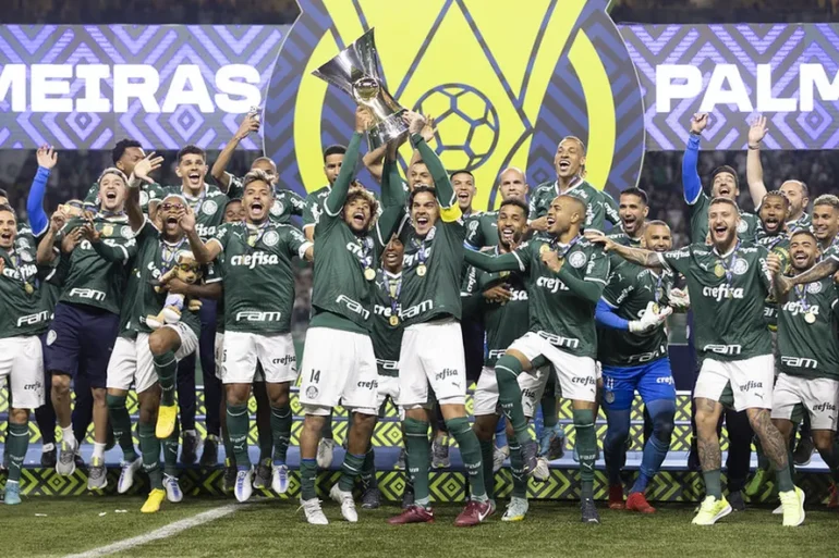 Campeonatos Nacionais, a Mística da Libertadores ou a Constelação de Craques da Champions League?
