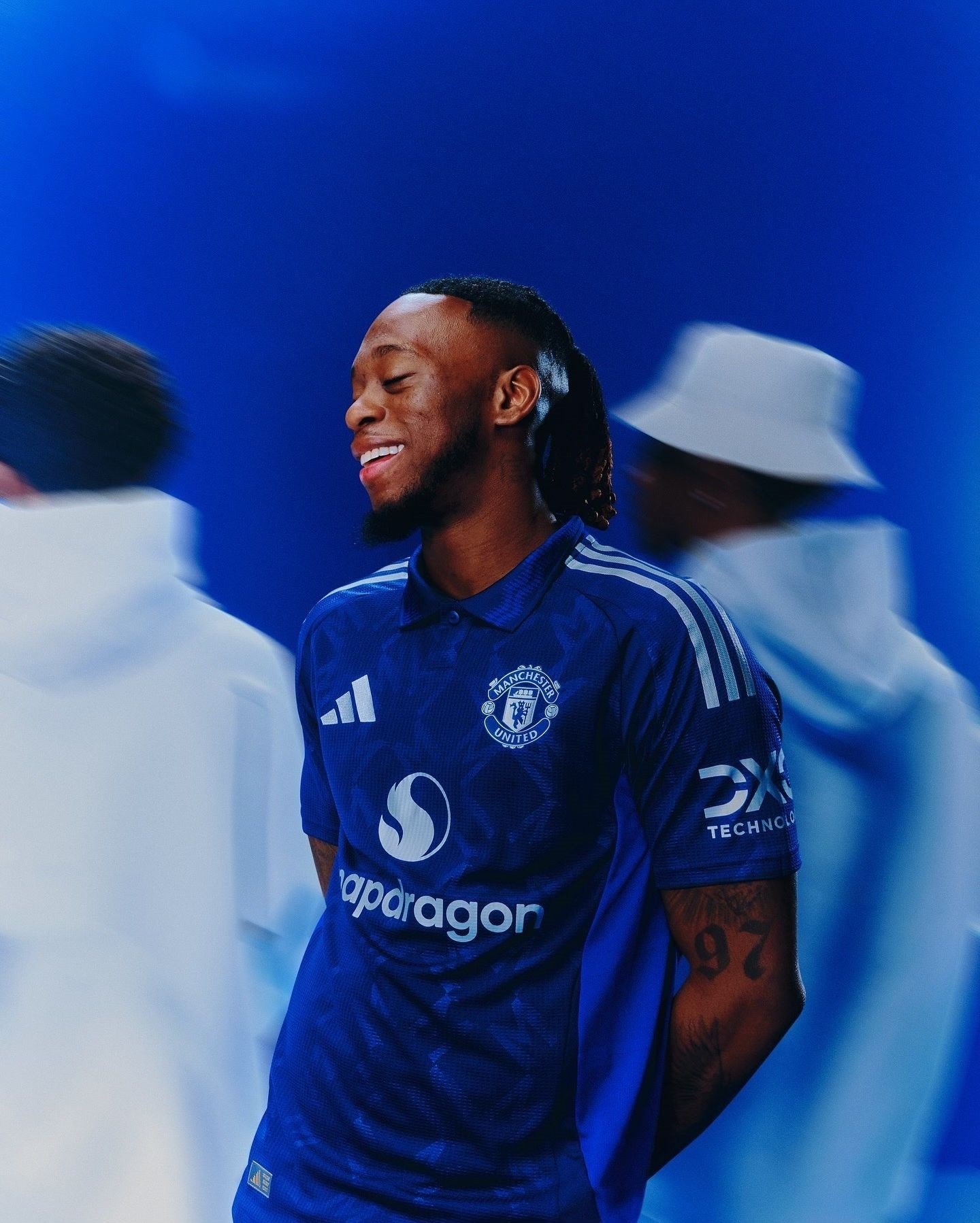 Manchester United Apresenta Novo Uniforme Azul