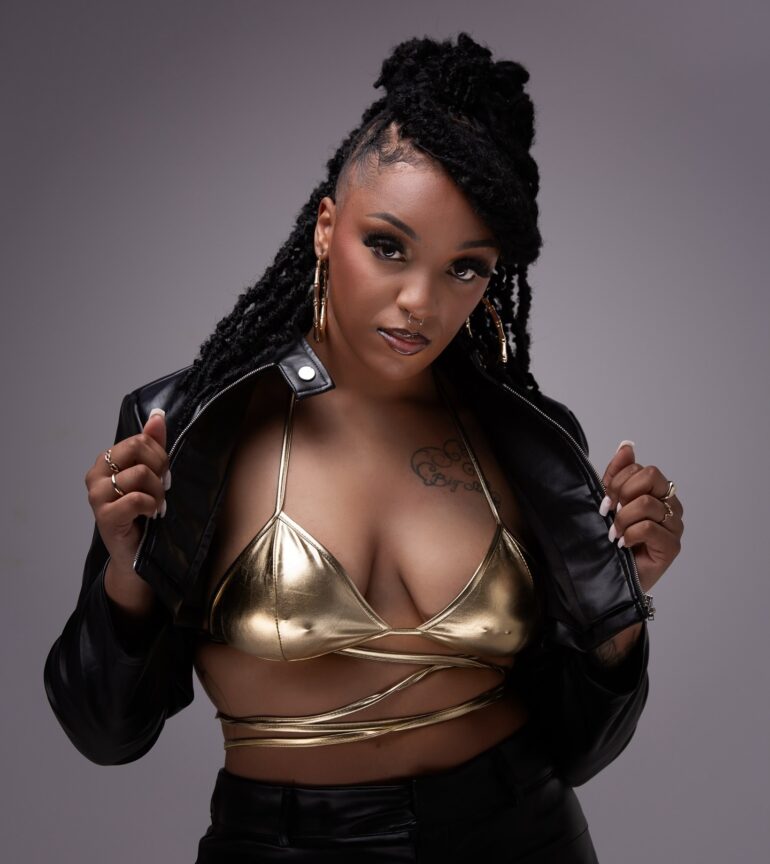Mynda Guevara lançou oficialmente o seu EP “Phoenix” 