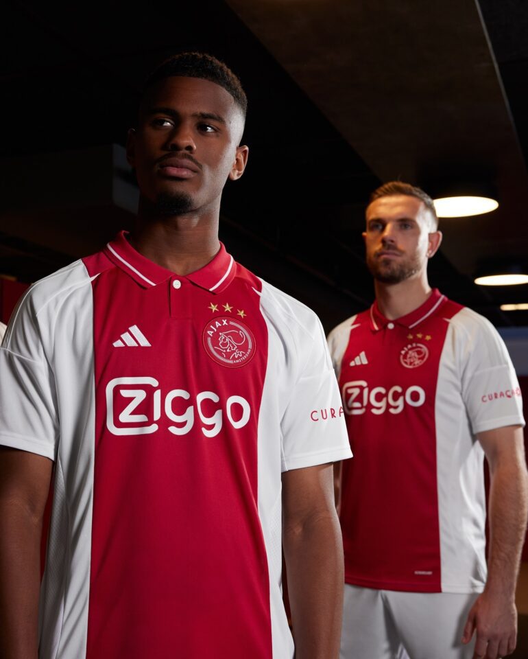Nova Camisa Titular do Ajax 2024/25: Homenagem aos 25 Anos de Parceria com a Adidas