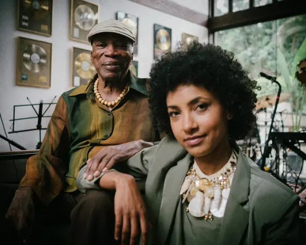 Milton Nascimento e Esperanza Spalding Lançam Álbum Colaborativo “Milton + Esperanza”