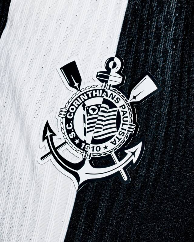 adidas e Nike travam disputam pelo patrocínio do Corinthians