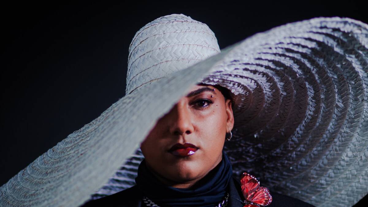Iza Sabino lança “GRANDE” e explora sua jornada de autoconhecimento e empoderamento