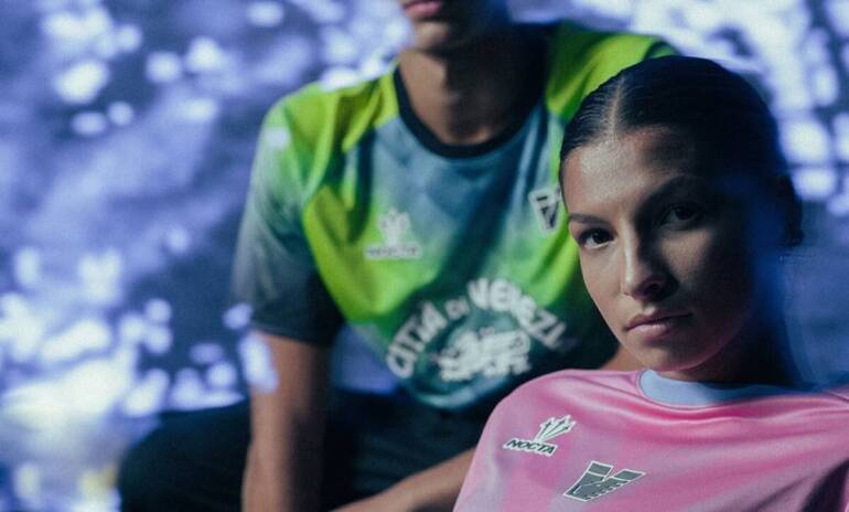 Lançamento dos novos uniformes do Venezia FC em colaboração com NOCTA chega em outubro