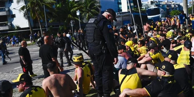 Confusão entre Torcedores Uruguaios e Polícia no Rio: 22 Permanecem Detidos