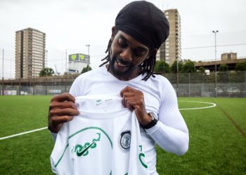  Nike e Grenfell Athletic Lançam Camisa Feita com Tecido Sobrevivente ao Incêndio de Grenfell