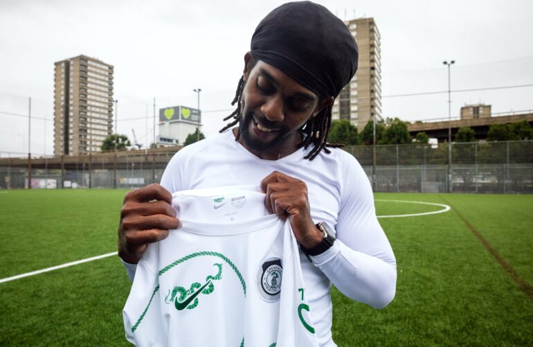  Nike e Grenfell Athletic Lançam Camisa Feita com Tecido Sobrevivente ao Incêndio de Grenfell