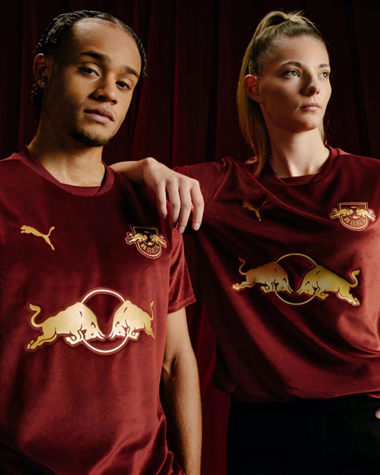 Primeira camisa de futebol em veludo é lançada pelo Leipzig