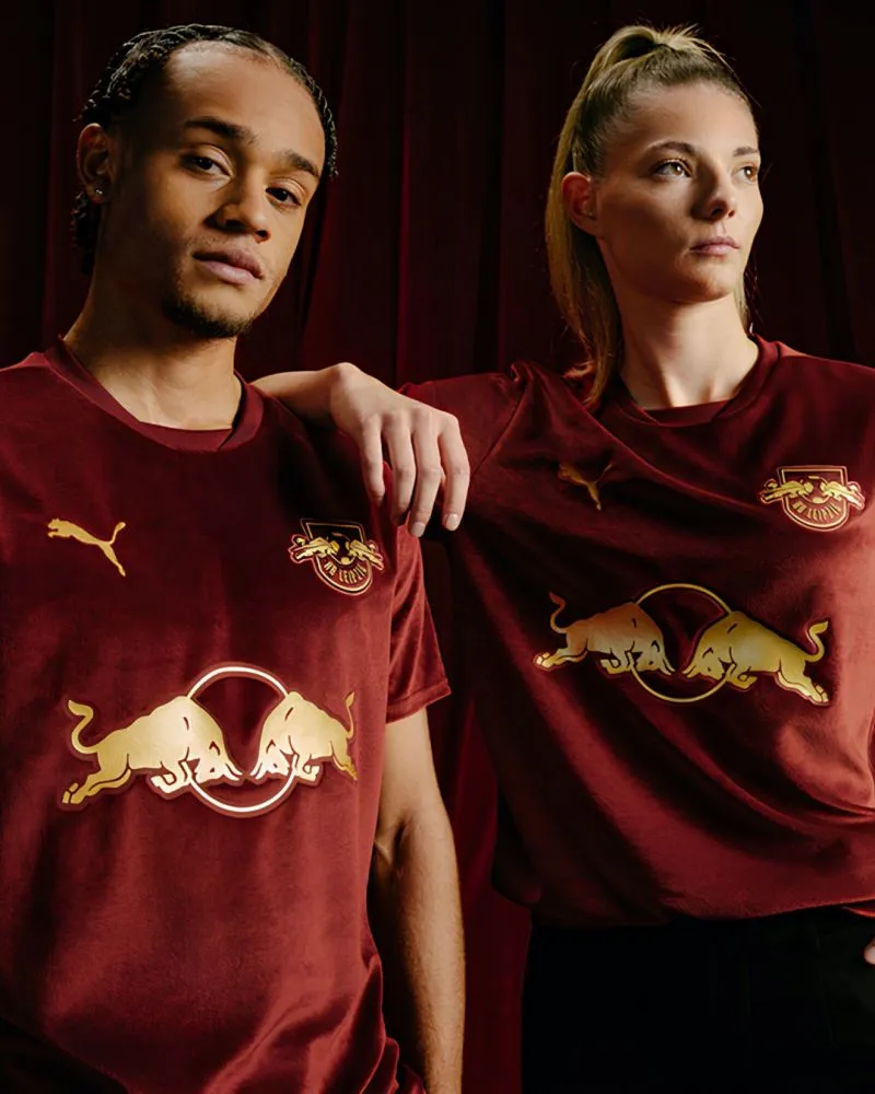 Primeira camisa de futebol em veludo é lançada pelo Leipzig Primeira camisa de futebol em veludo é lançada pelo Leipzig