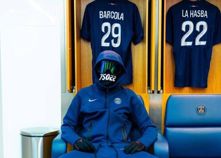 Rapper La Hasba22 Canta “BARCOLA” Antes de Jogo do PSG e Viraliza com Tributo ao Jogador Bradley Barcola