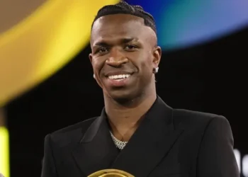 Vinicius Jr. é eleito o melhor jogador do mundo no Globe Soccer Awards